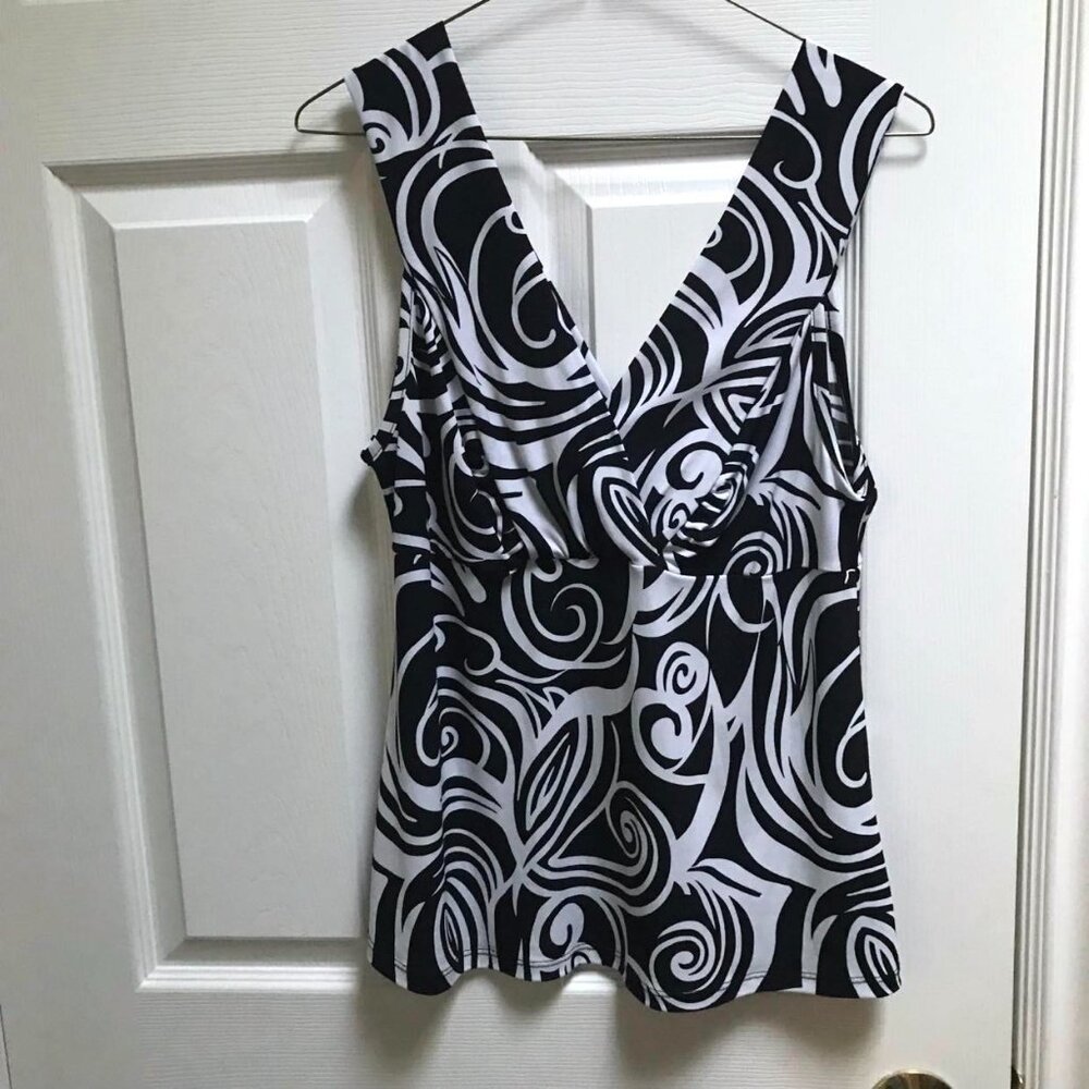 🖤💝 SEE VIDEO Cute Sleeveless V Front & Back with Pretty Black & White Pattern